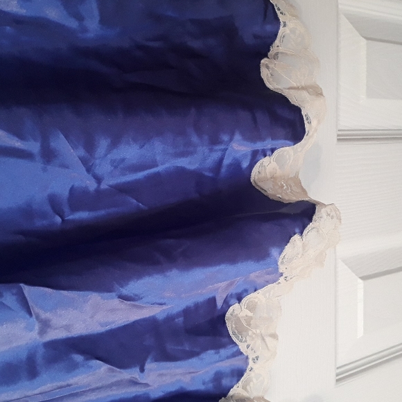 VTG Victoria's Secret purple slip and robe set - Picture 6 of 10